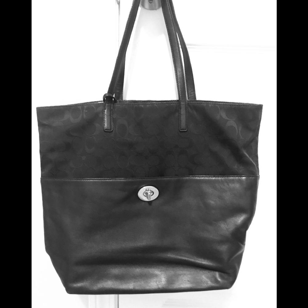 Black tote purse
